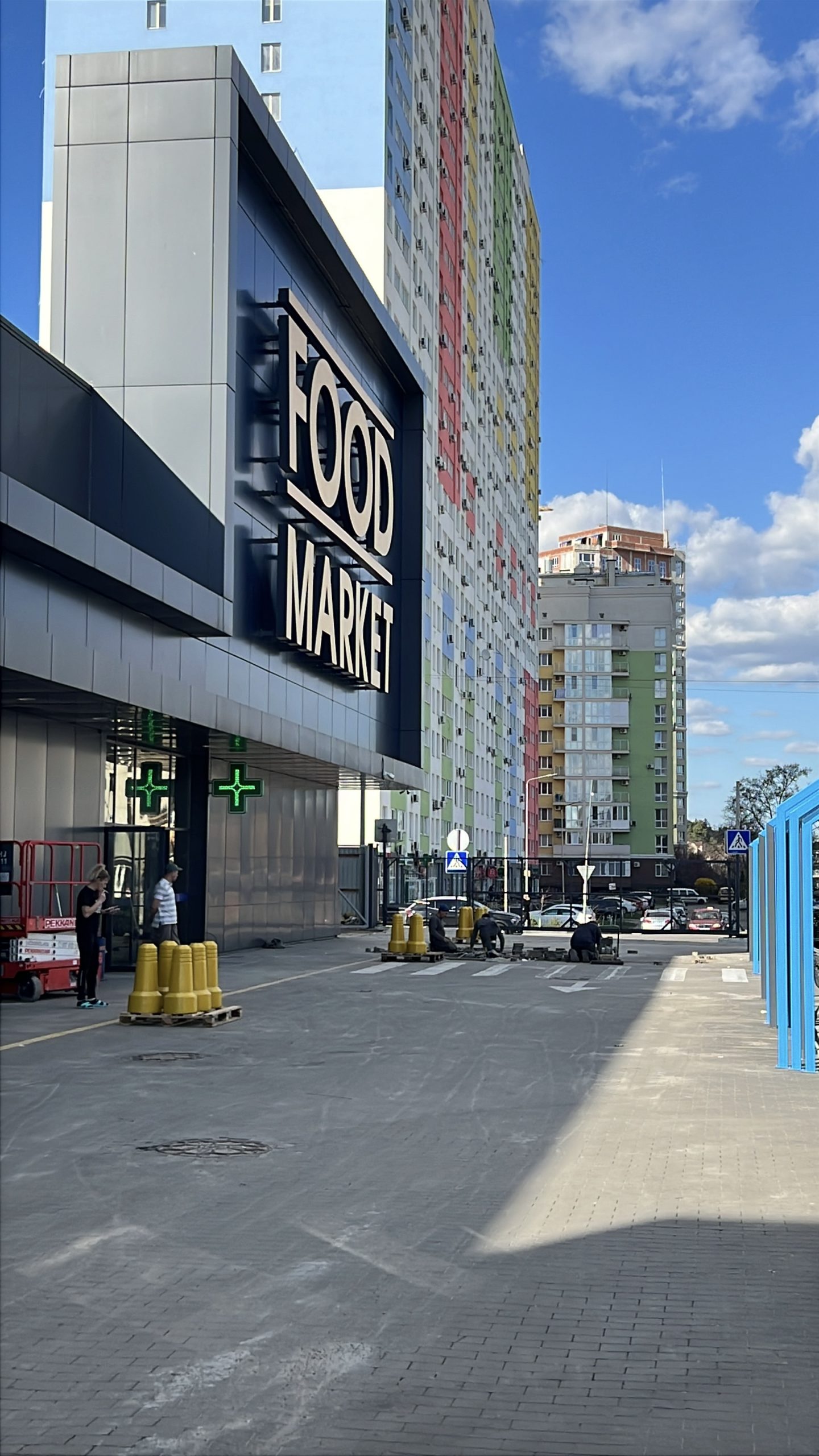 Вхідна зона FullZONA Food Market у Броварах
